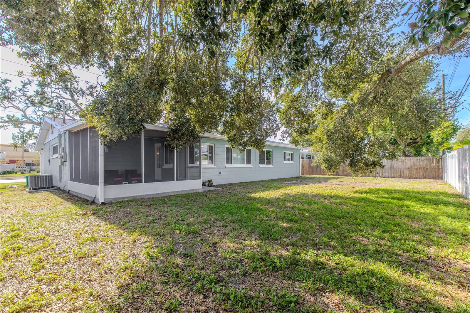 11615 Park Blvd Property Photo 16