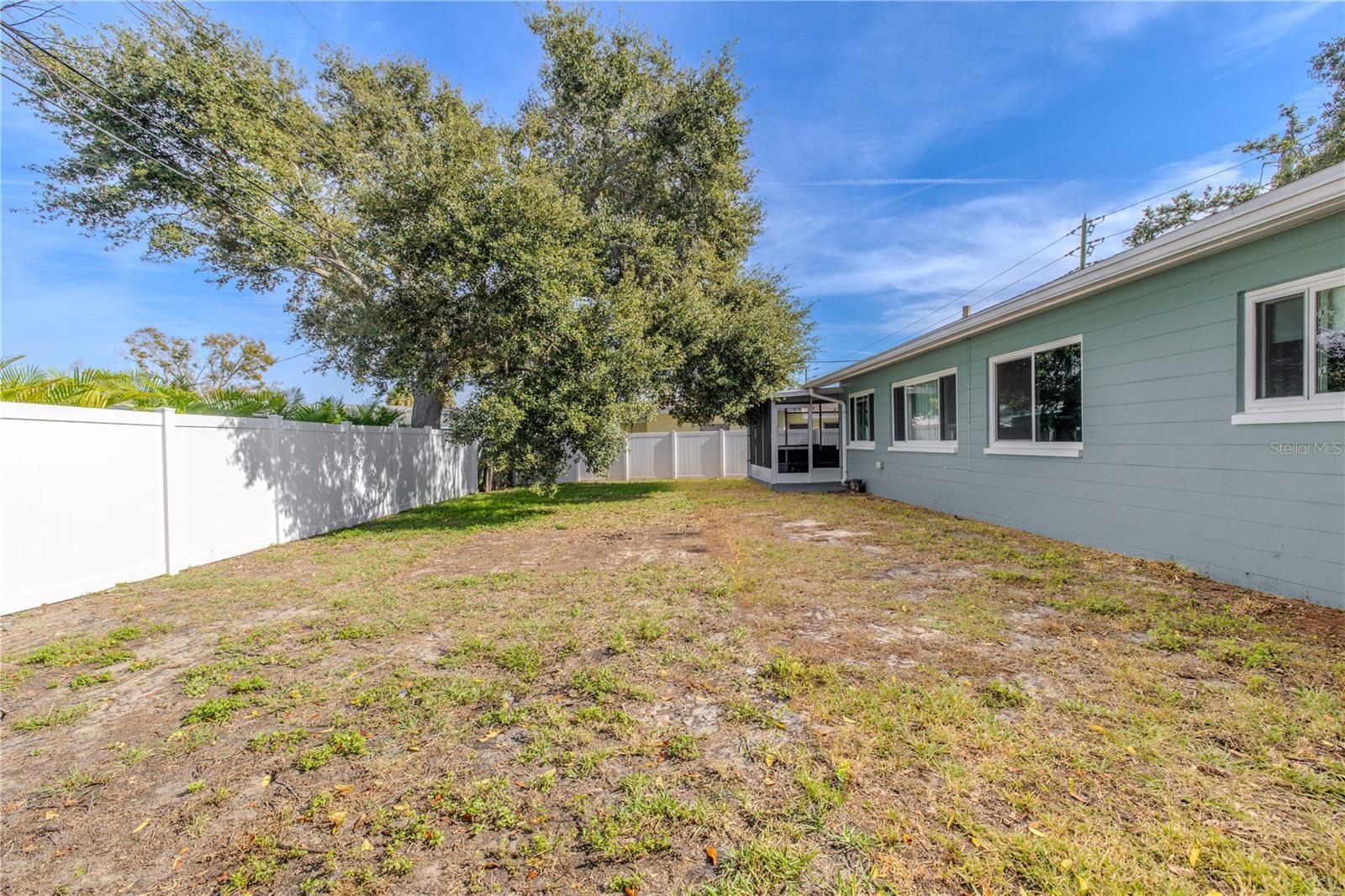 11615 Park Blvd Property Photo 17