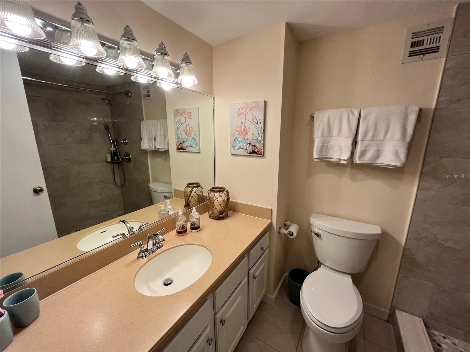 880 Mandalay Ave #s806 Property Photo 22