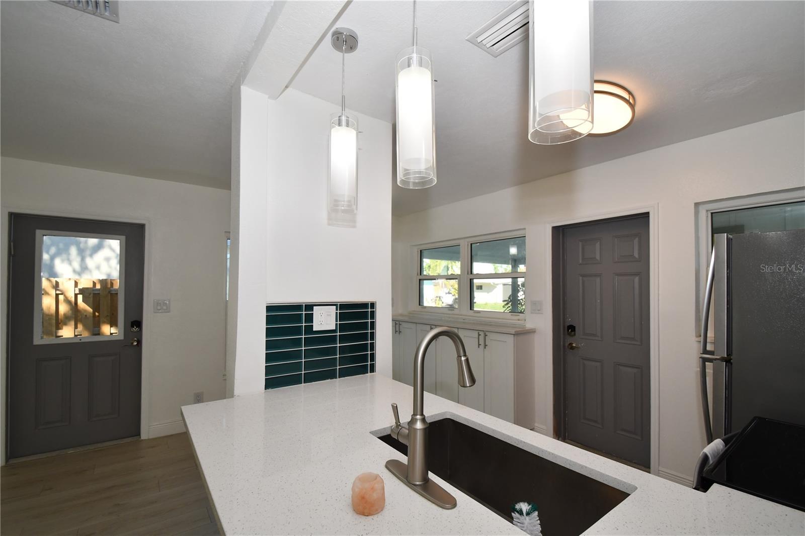 547 Trade Winds Dr Property Photo 2
