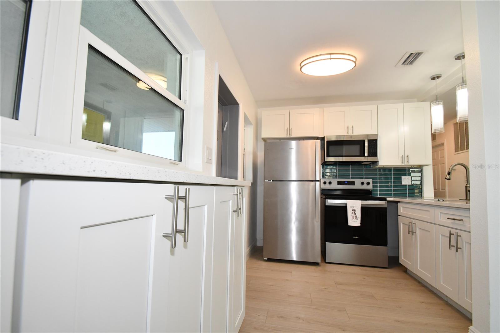 547 Trade Winds Dr Property Photo 3