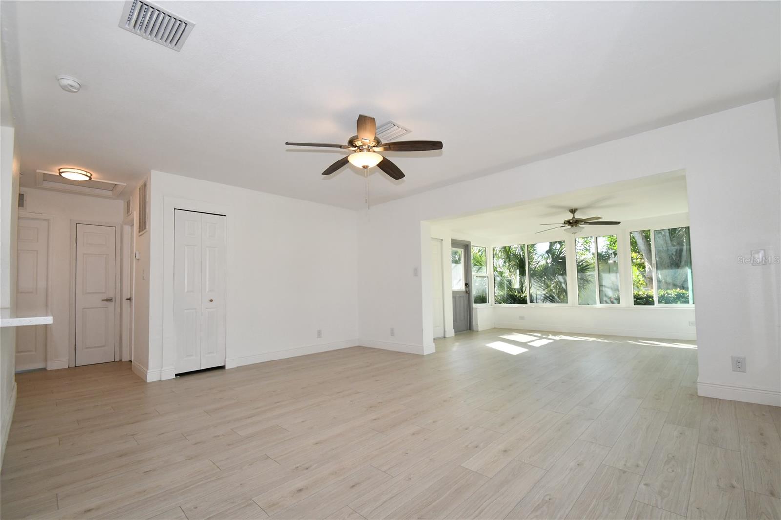 547 Trade Winds Dr Property Photo 6