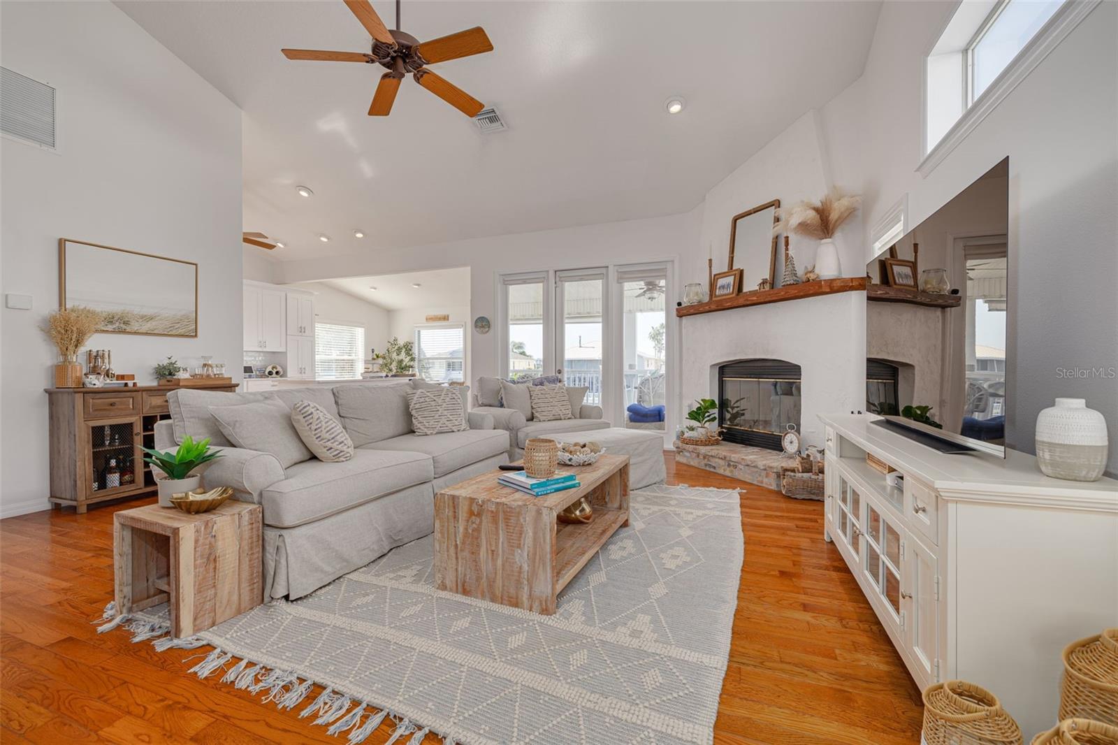 4207 Des Prez Ct Property Photo 4
