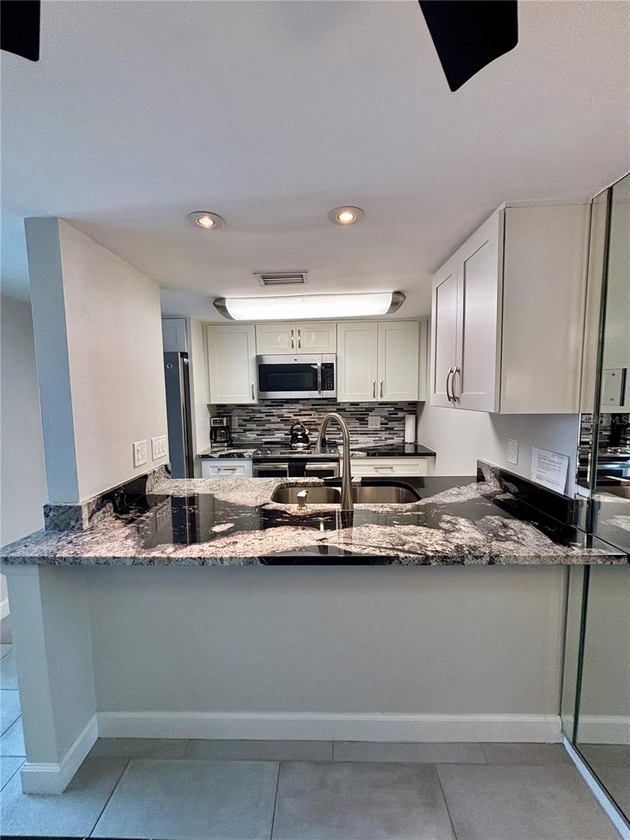 179 Medallion Blvd #e Property Photo 6