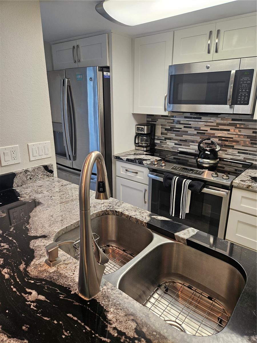 179 Medallion Blvd #e Property Photo 10