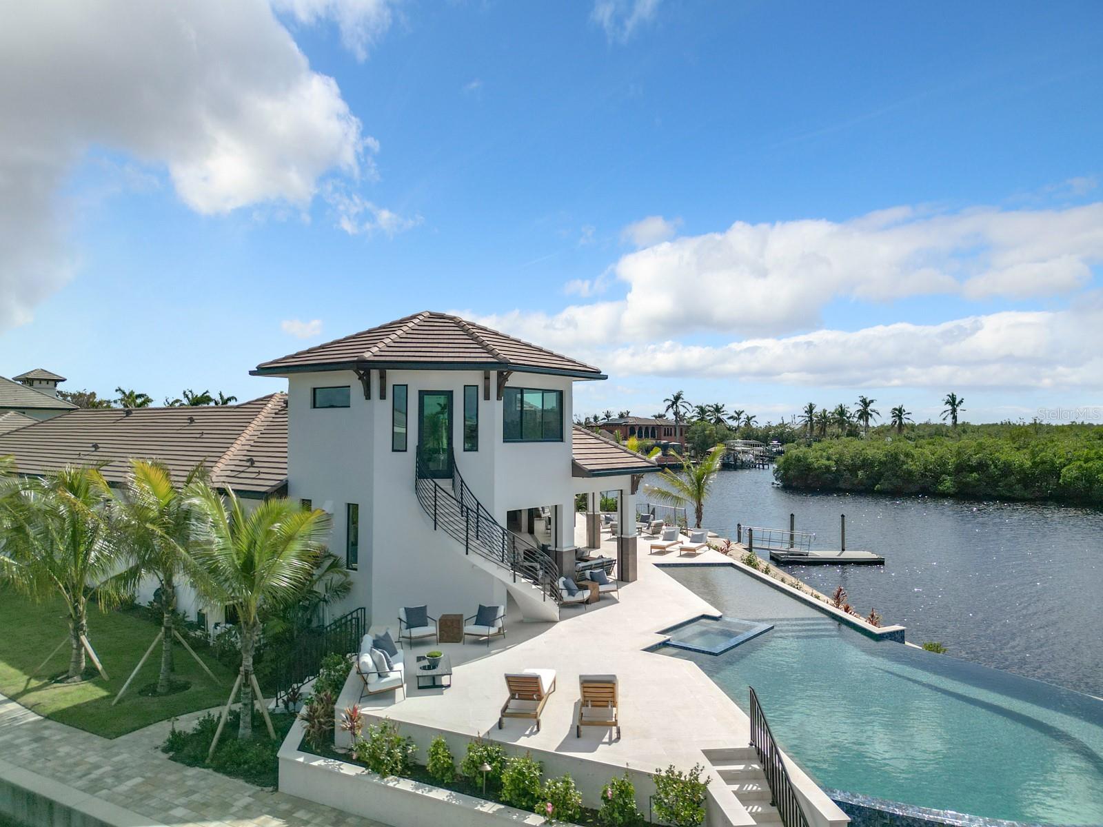 14201 Bay Dr Property Photo 1