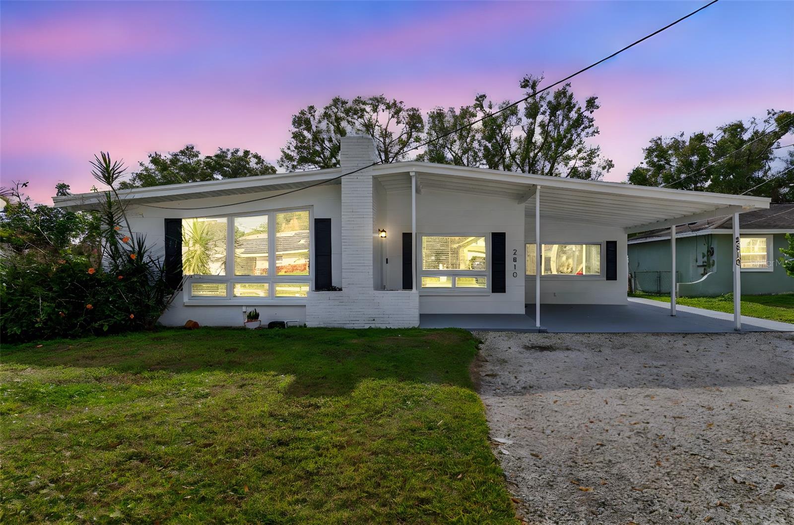2810 W Silver Lake Ave Property Photo 1