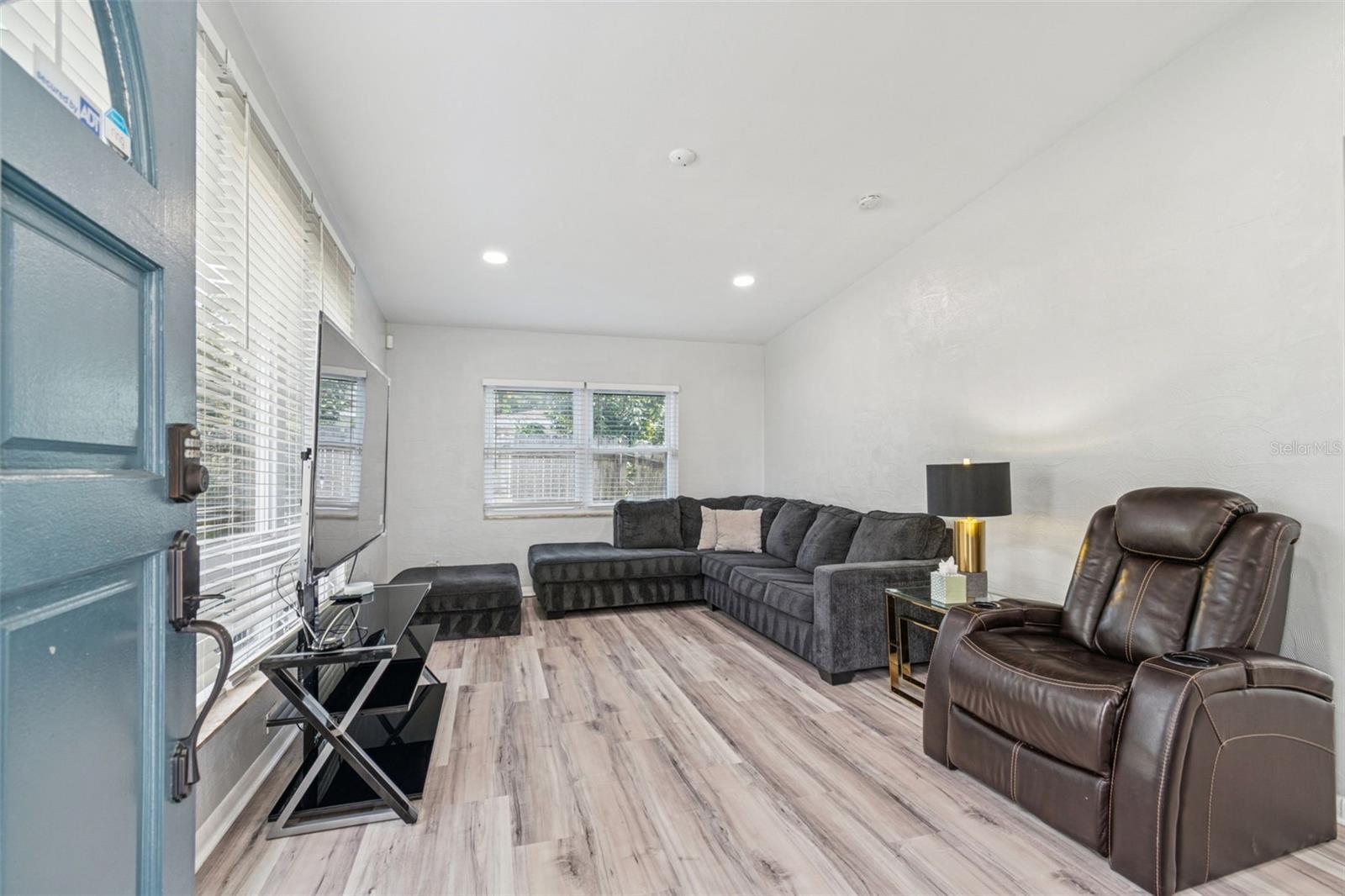 2810 W Silver Lake Ave Property Photo 6