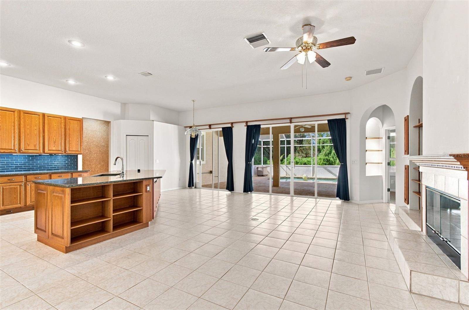 928 Oakview Rd Property Photo 12