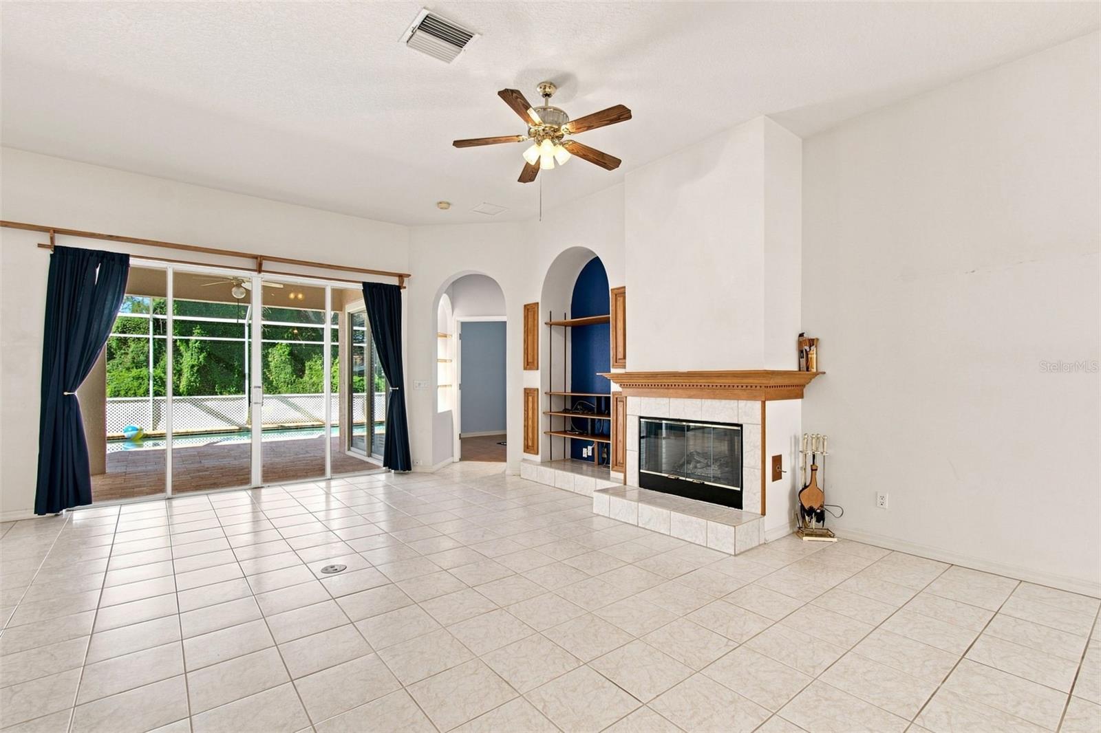 928 Oakview Rd Property Photo 13