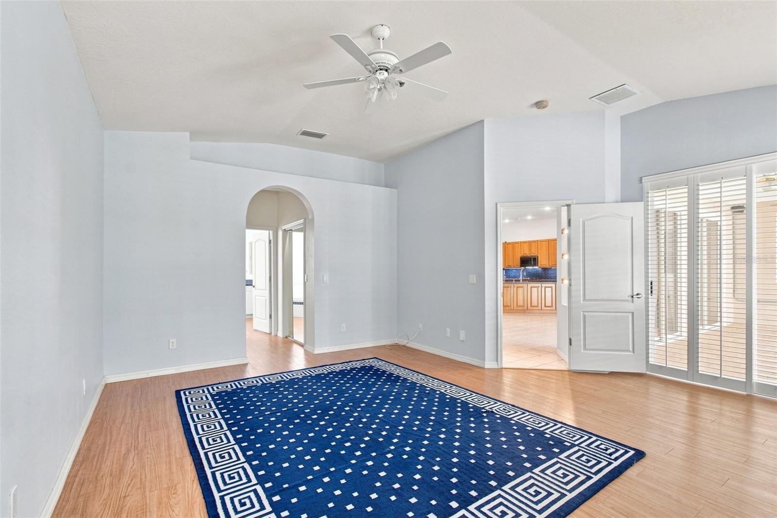 928 Oakview Rd Property Photo 16