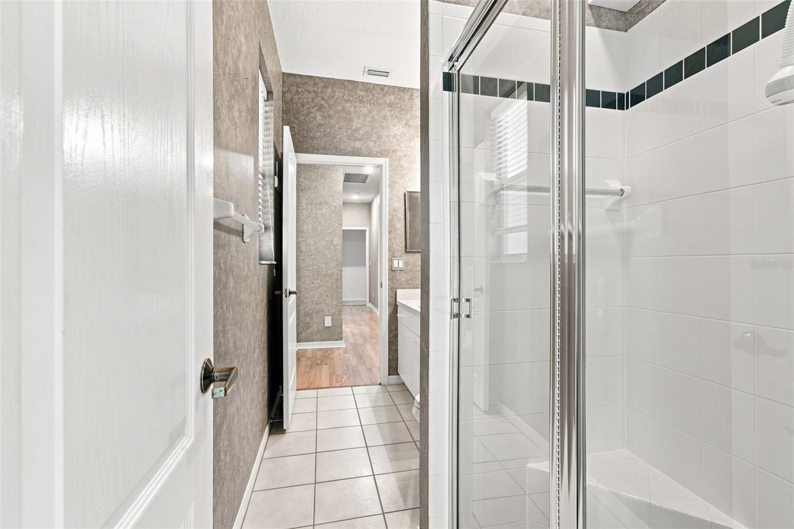 928 Oakview Rd Property Photo 27