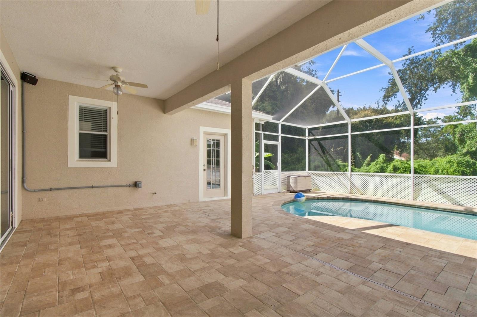 928 Oakview Rd Property Photo 34