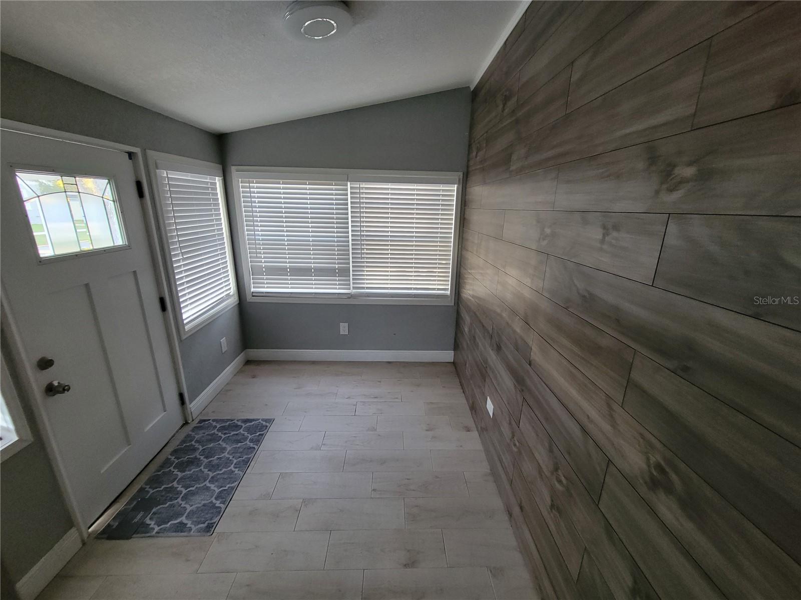 5548 11th St Property Photo 34