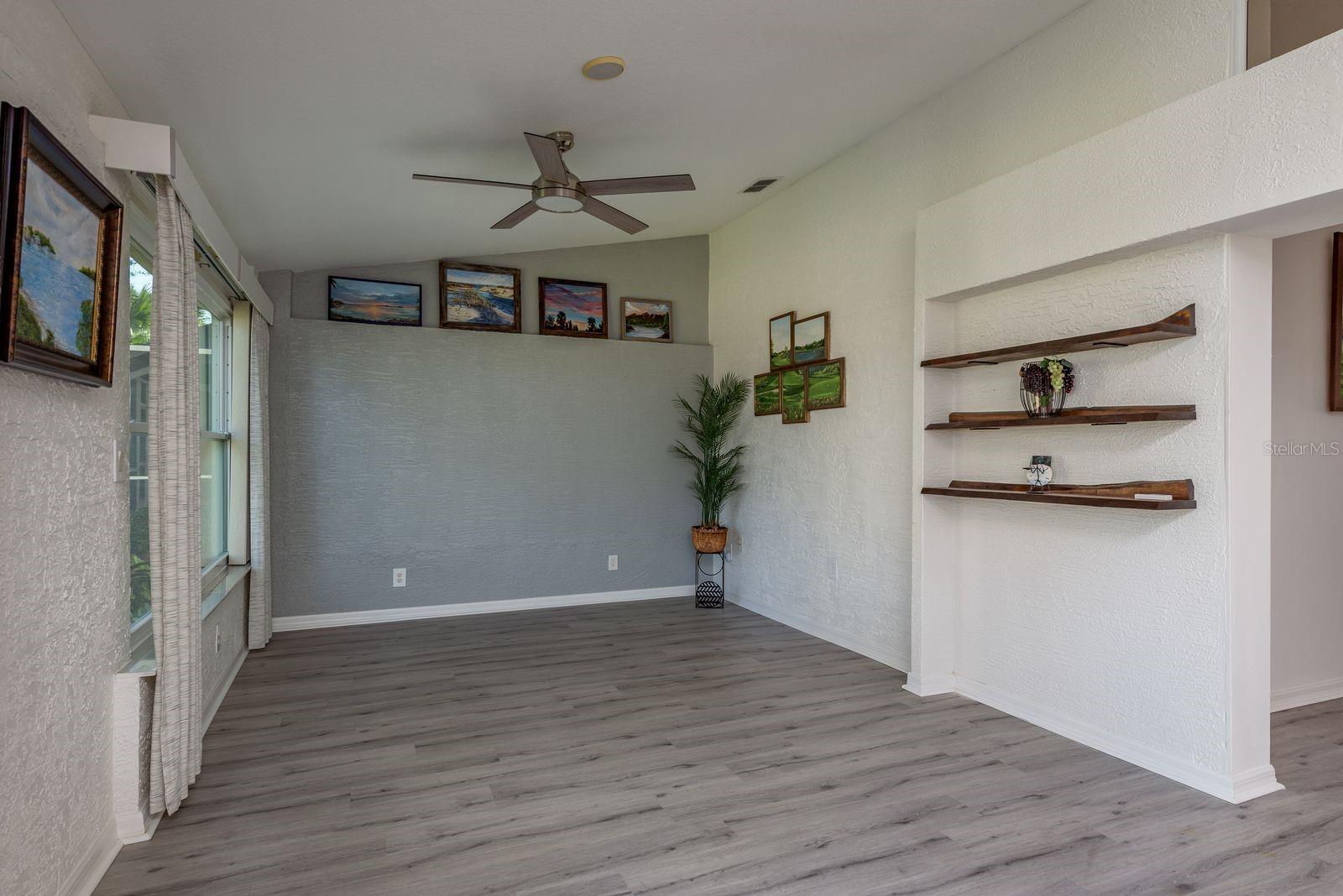 9742 Oakwood Hills Ct Property Photo 6