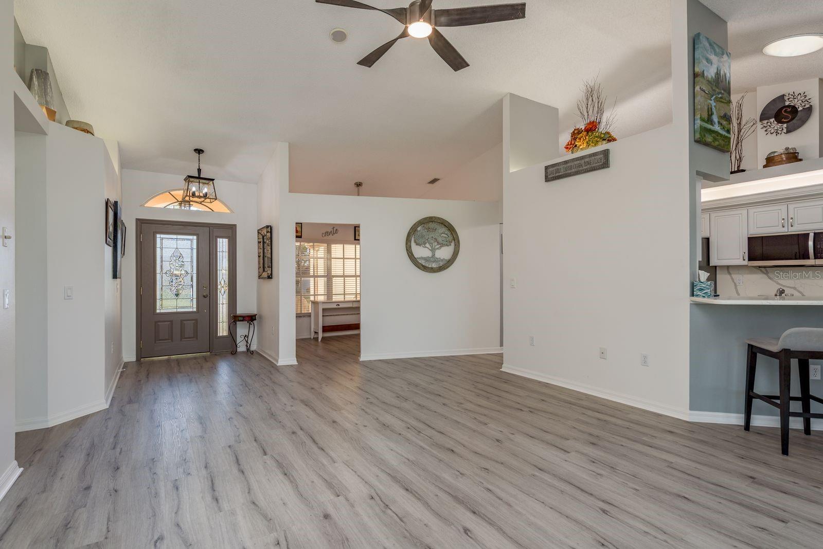 9742 Oakwood Hills Ct Property Photo 8
