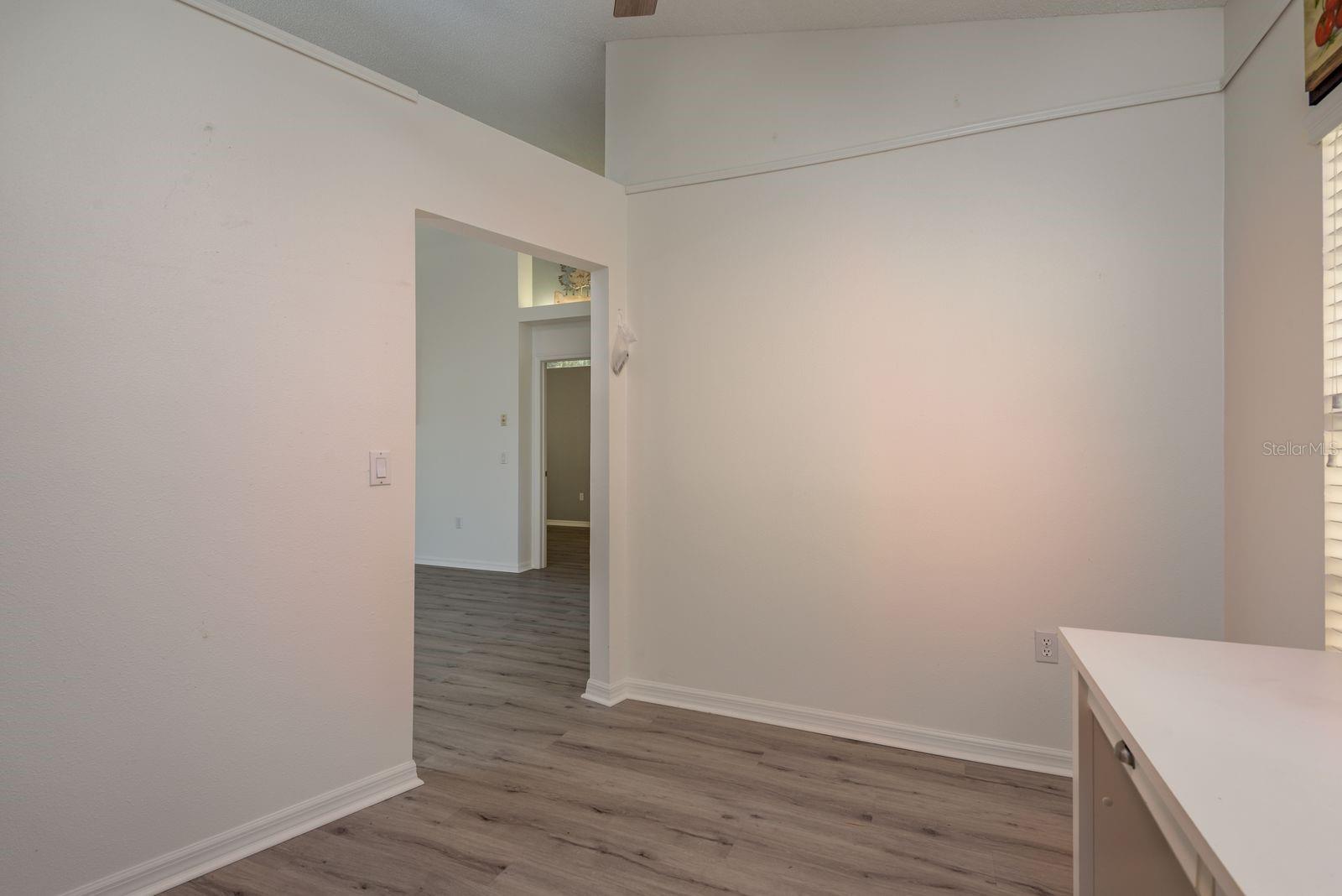 9742 Oakwood Hills Ct Property Photo 15