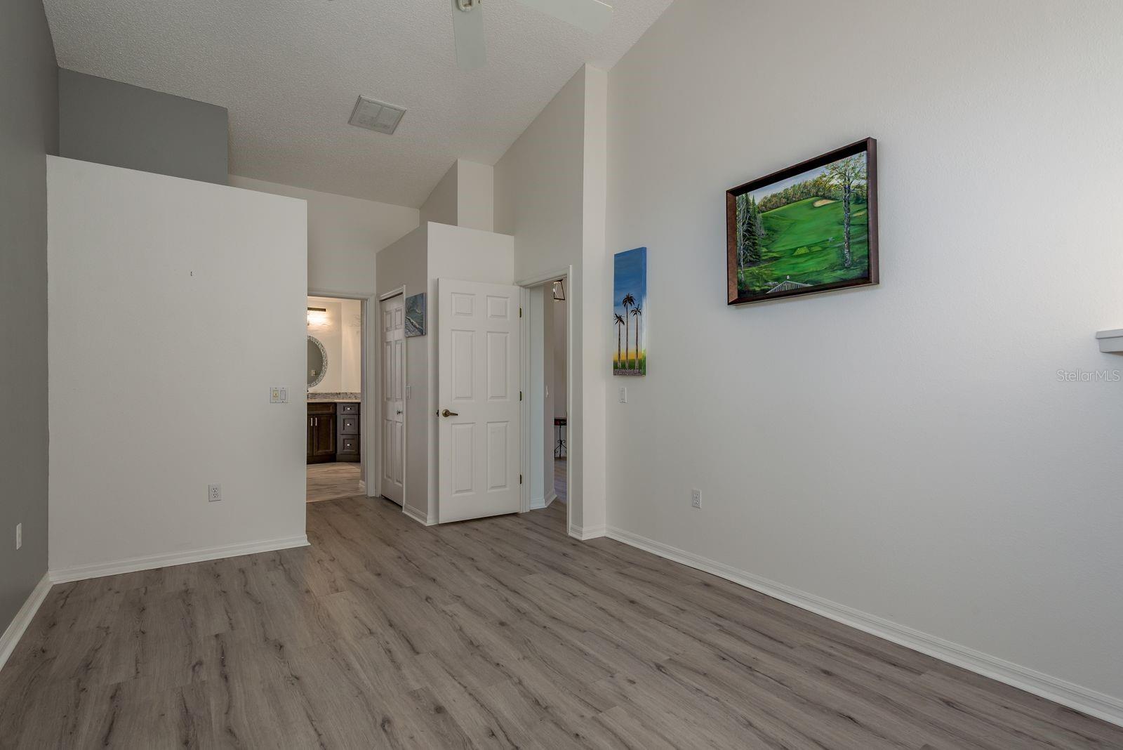 9742 Oakwood Hills Ct Property Photo 18