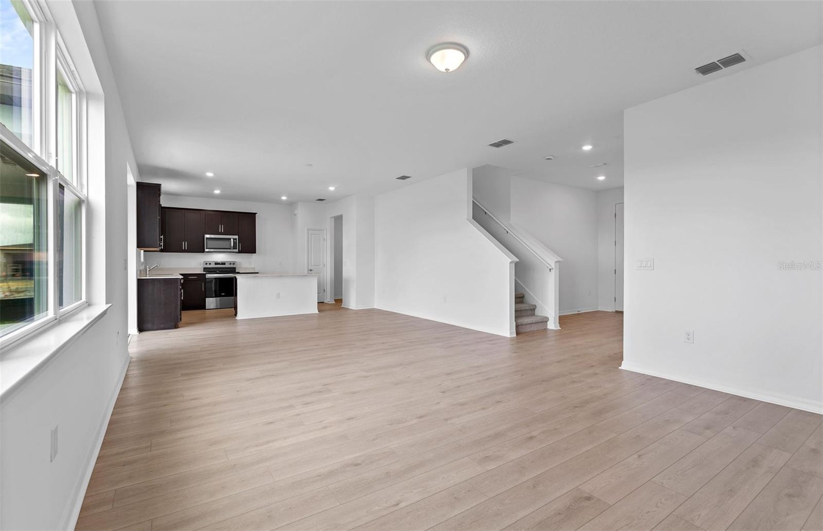 1277 Lakeridge Way Property Photo 8