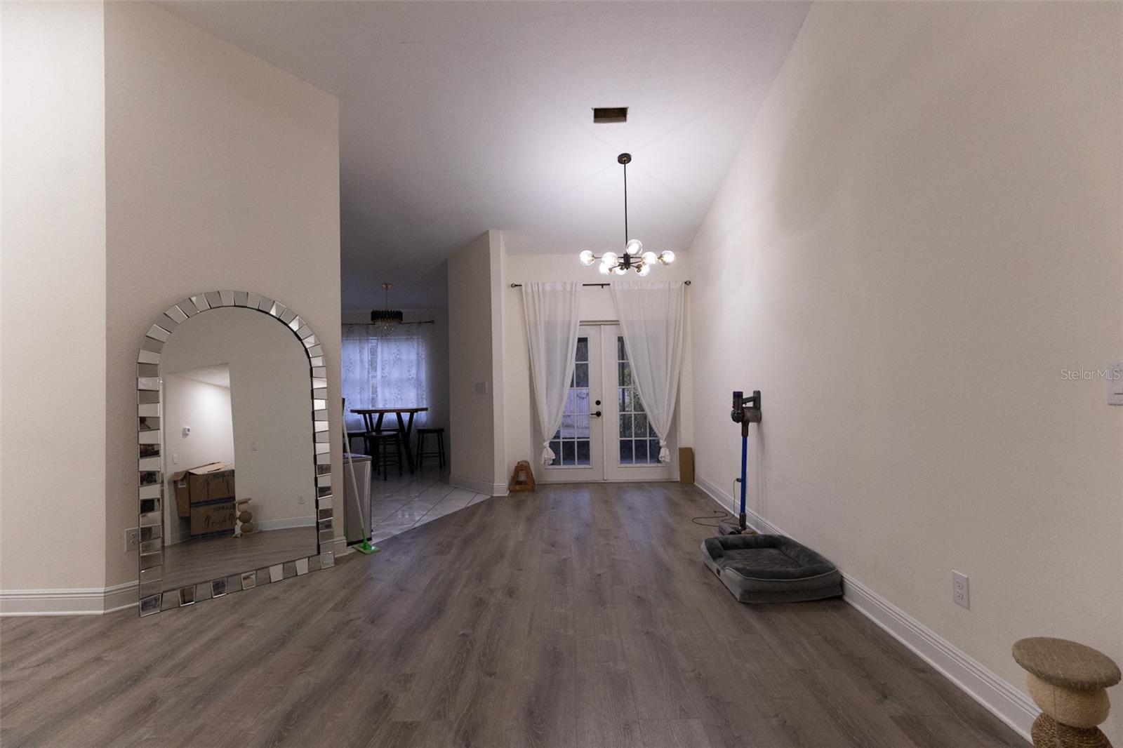 4610 N Country Hills Ct Property Photo 2