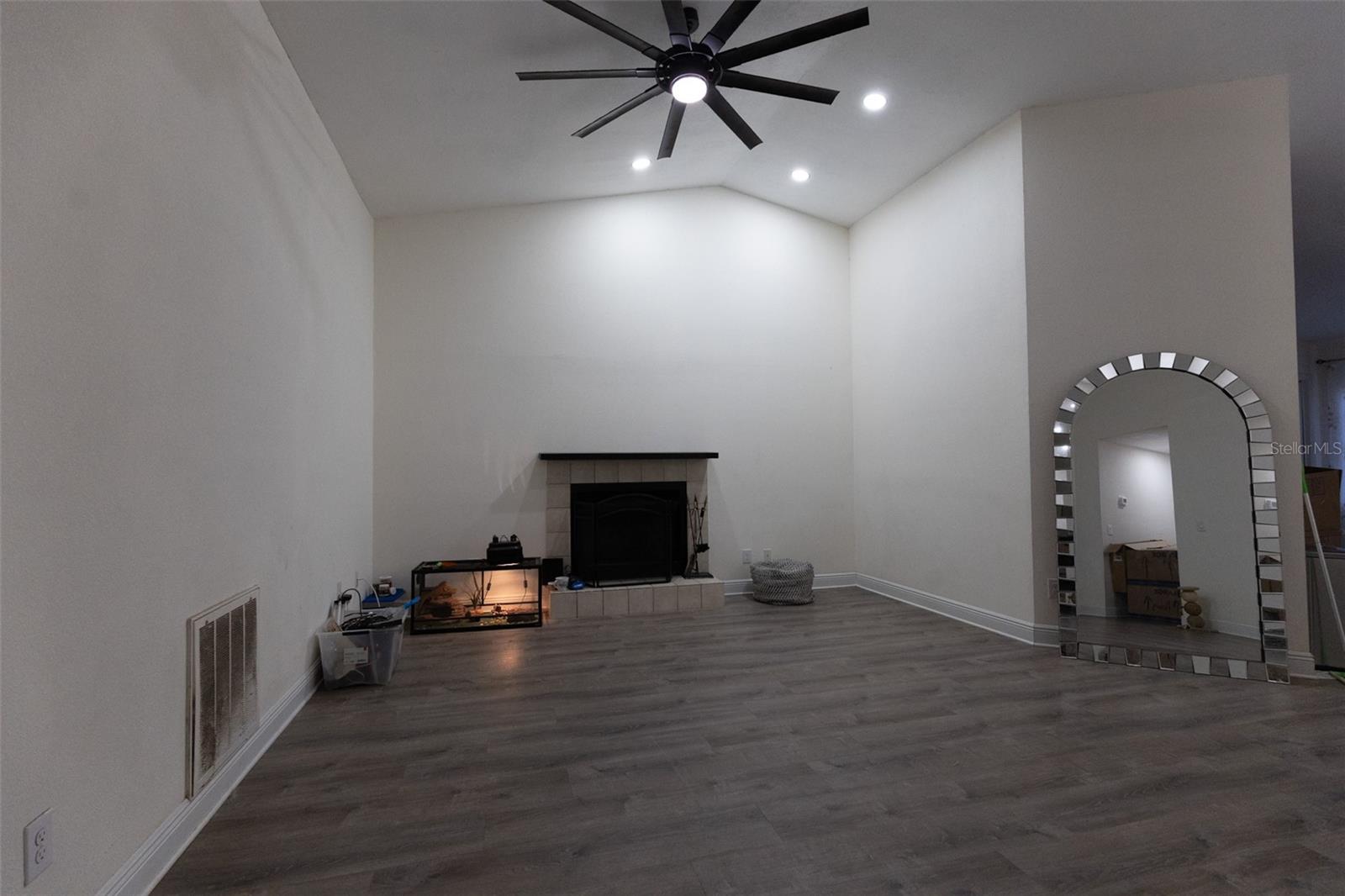 4610 N Country Hills Ct Property Photo 3