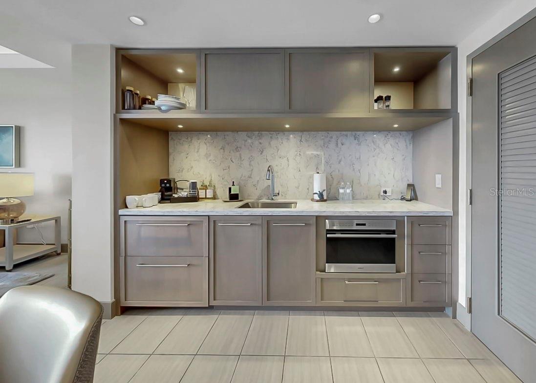 691 S Gulfview Blvd #1410 Property Photo 5