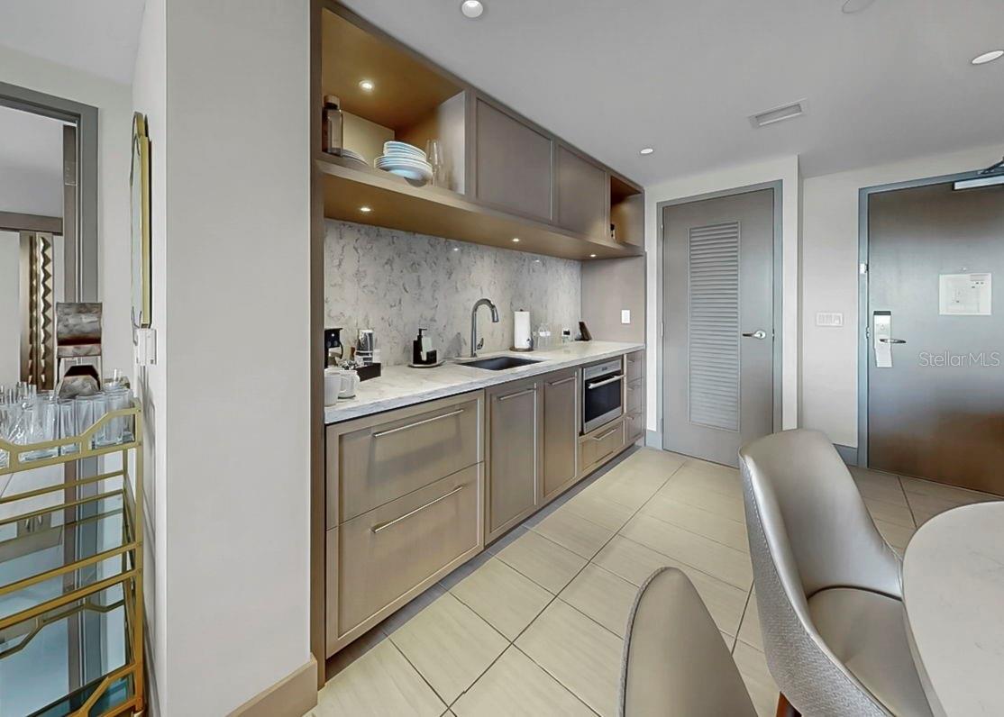 691 S Gulfview Blvd #1410 Property Photo 6