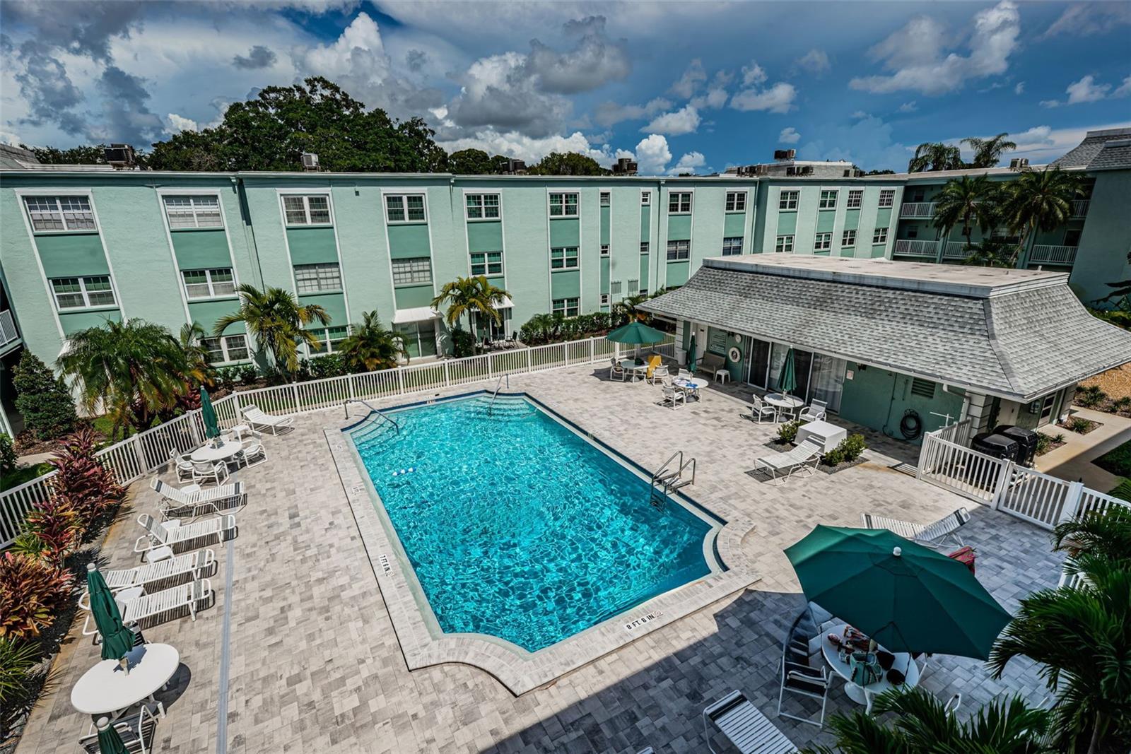1706 BELLEAIR FOREST DR #322 Property Photo 1