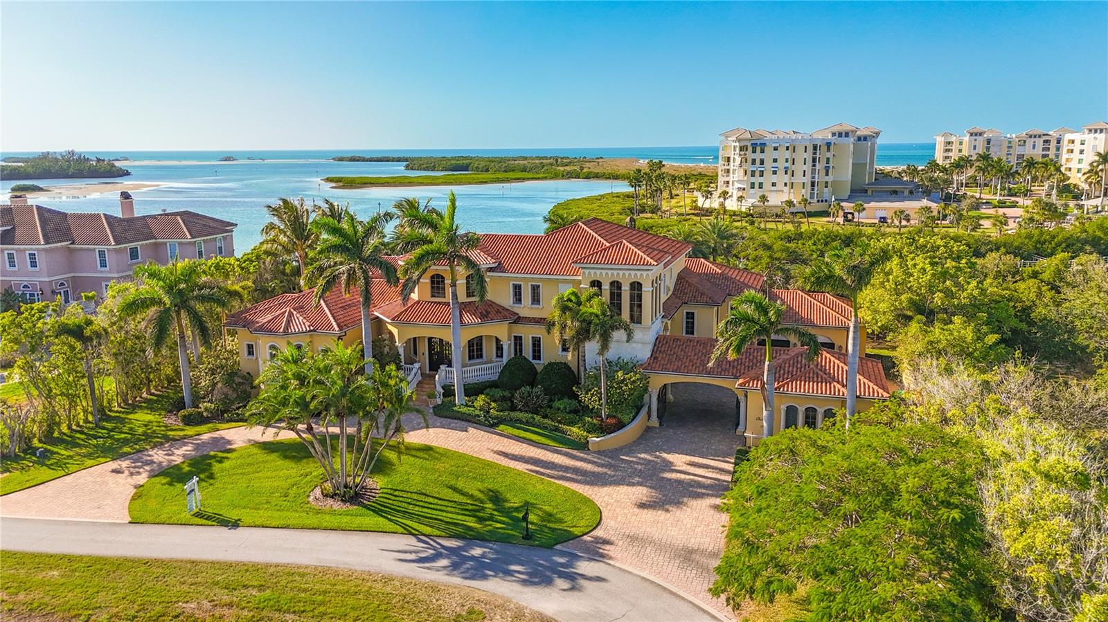 1363 Oceanview Dr Property Photo