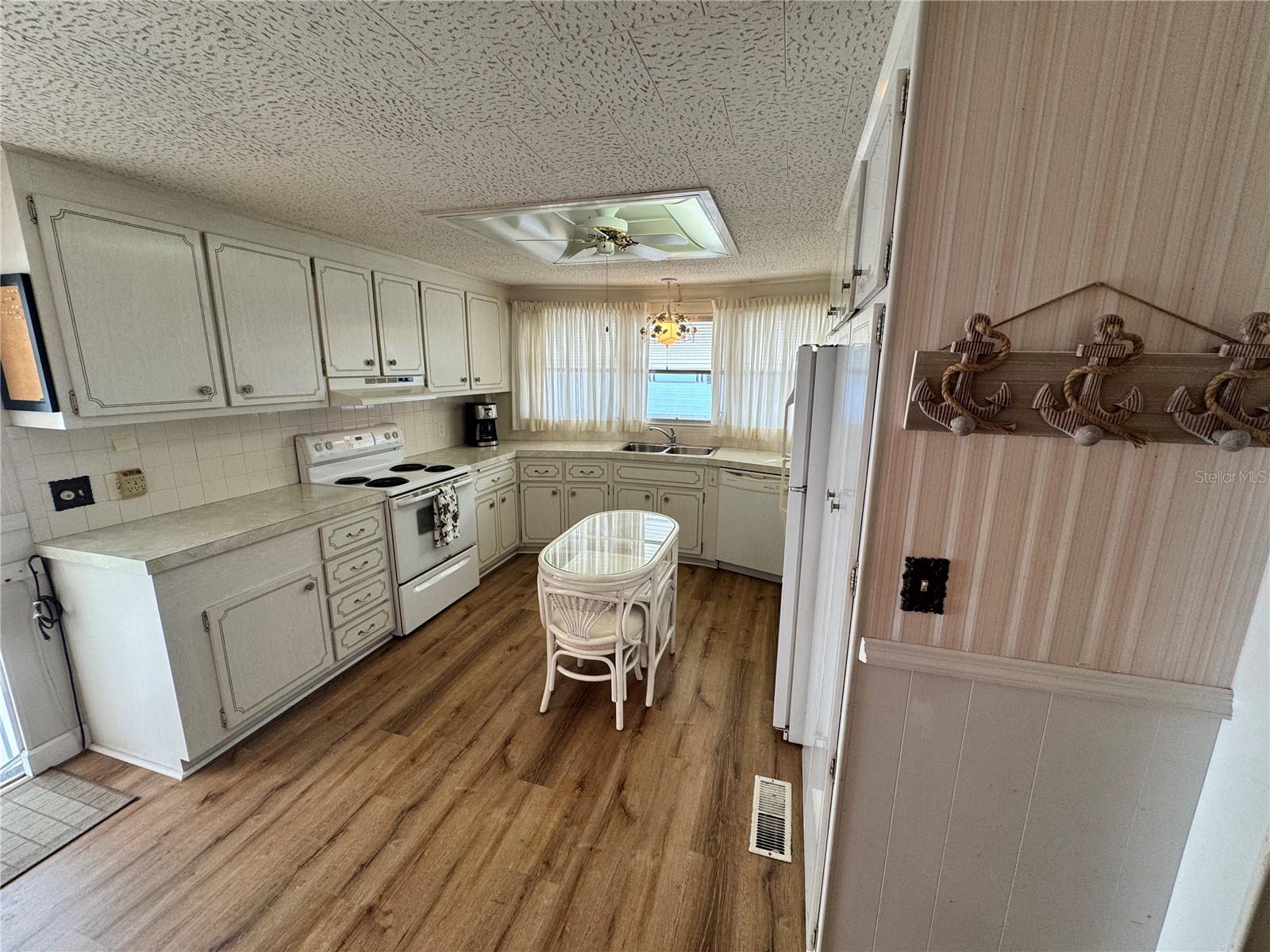 2331 Belleair Road #804 Property Photo 9