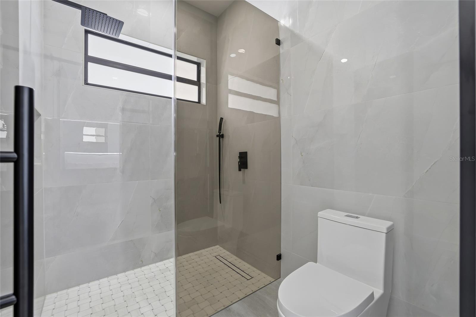 6802 E Creek Dr Property Photo 56