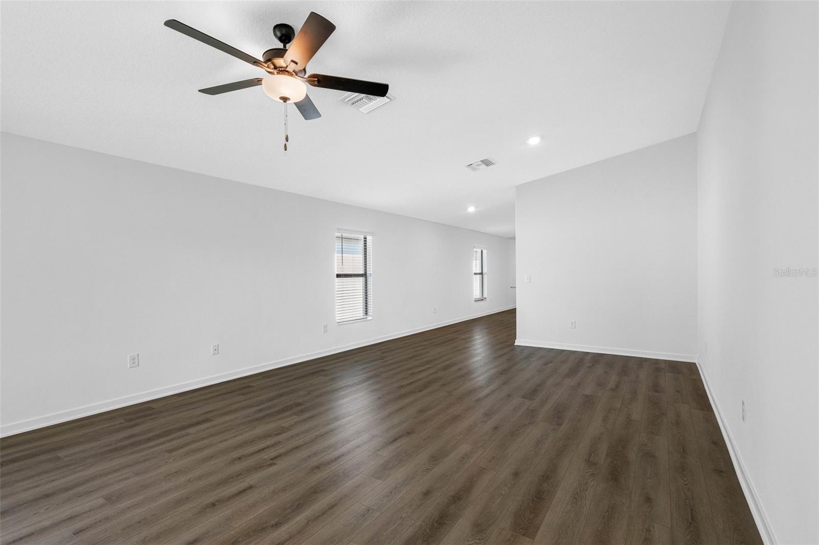12143 Elston St Property Photo 6