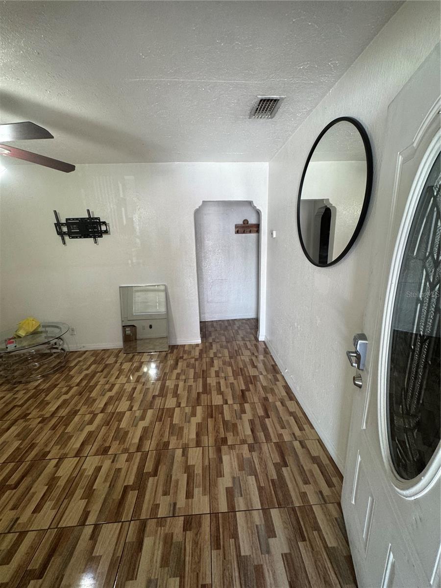 2312 W La Salle St Property Photo 7