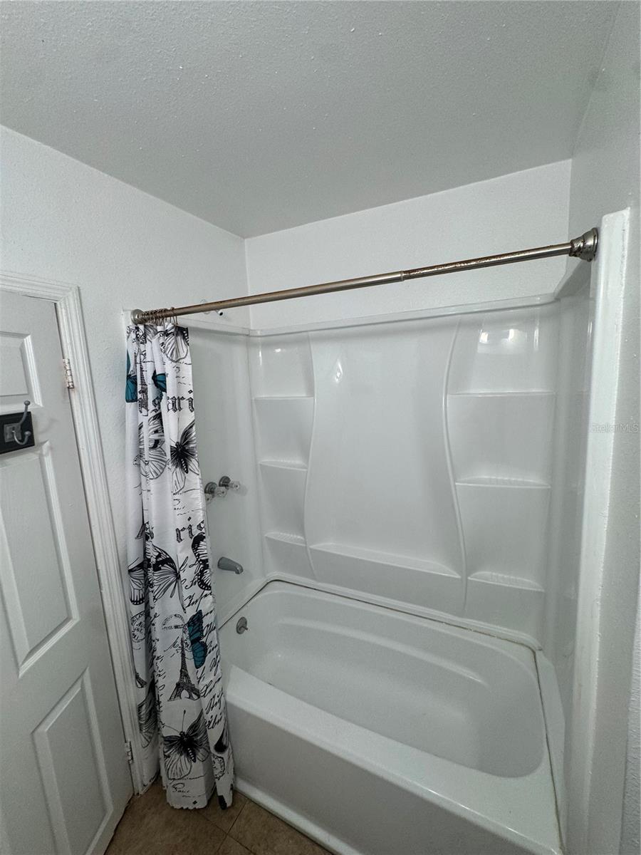 2312 W La Salle St Property Photo 11