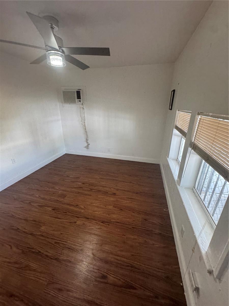 2312 W La Salle St Property Photo 16