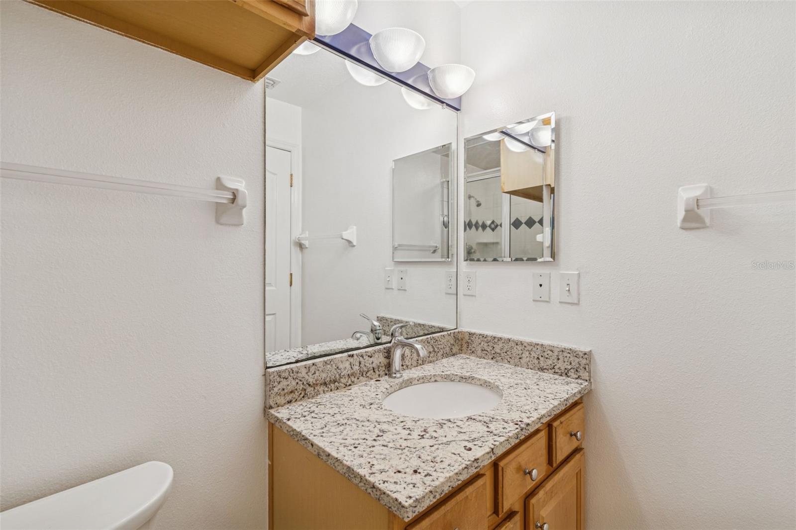 2515 W Leroy St Property Photo 24