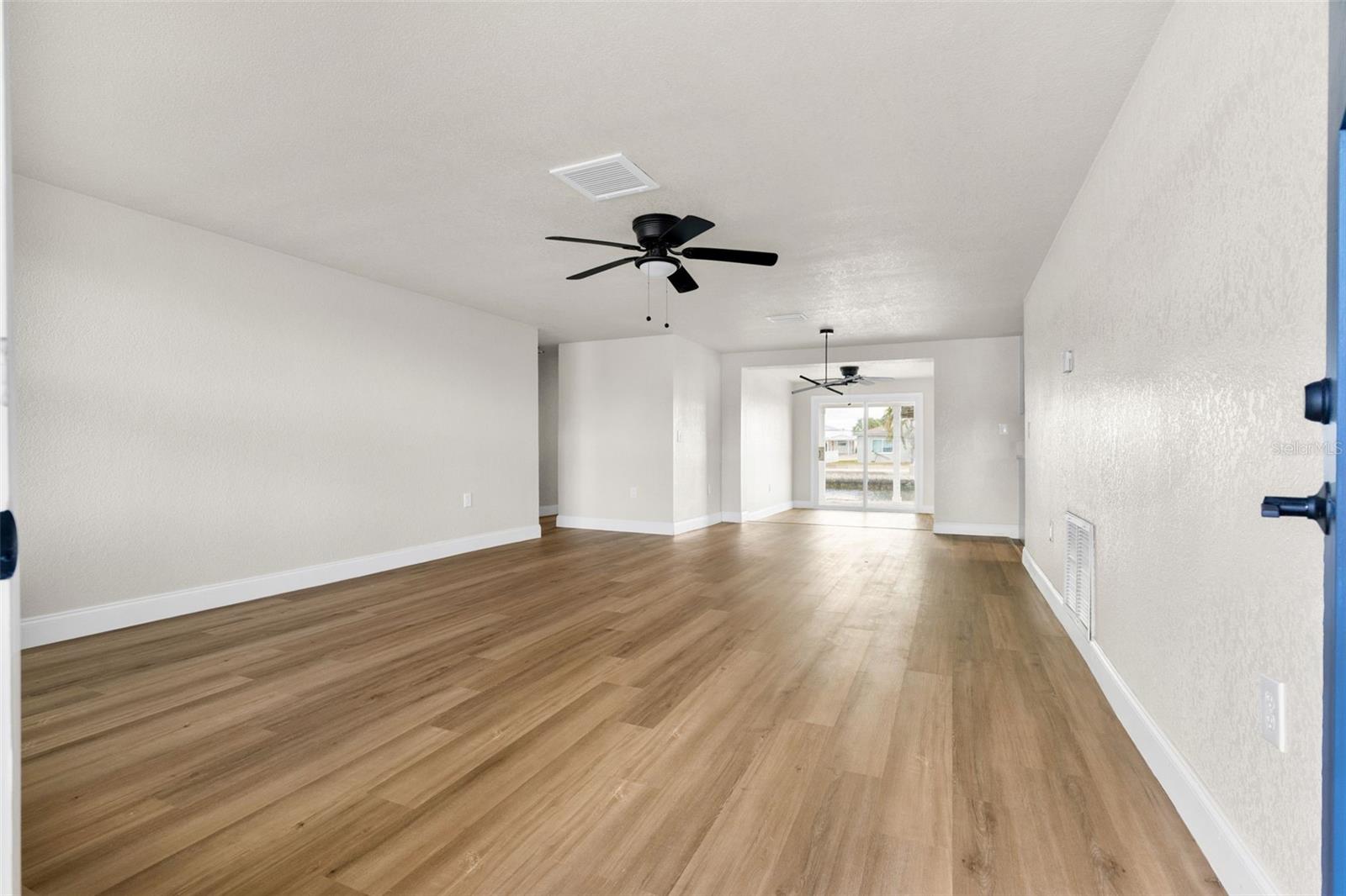 13804 Victor Ave Property Photo 5