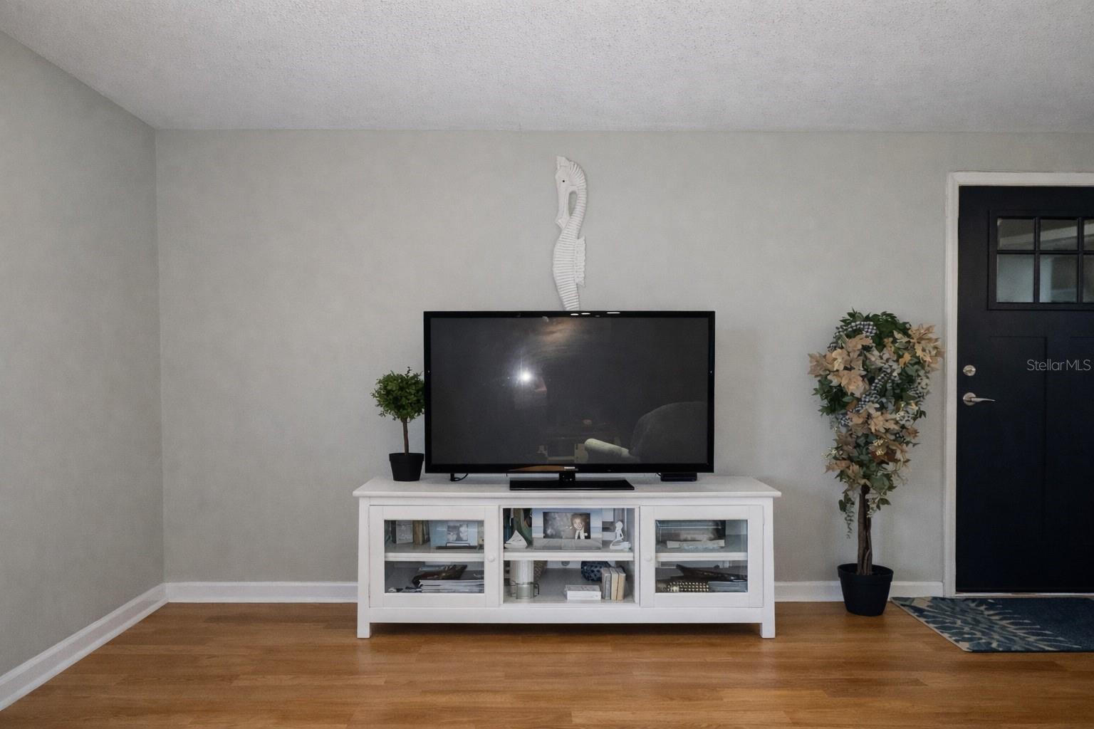 TB8463268 Property Photo 12