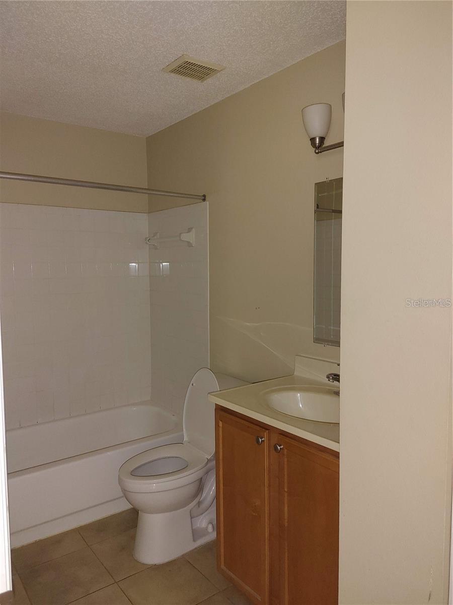 215 Lake Brook Cir #204 Property Photo 7