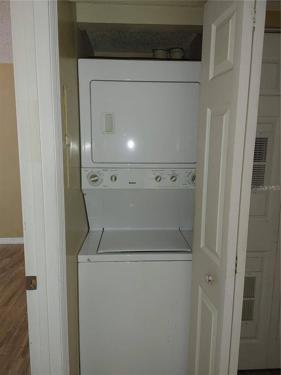 215 Lake Brook Cir #204 Property Photo 8