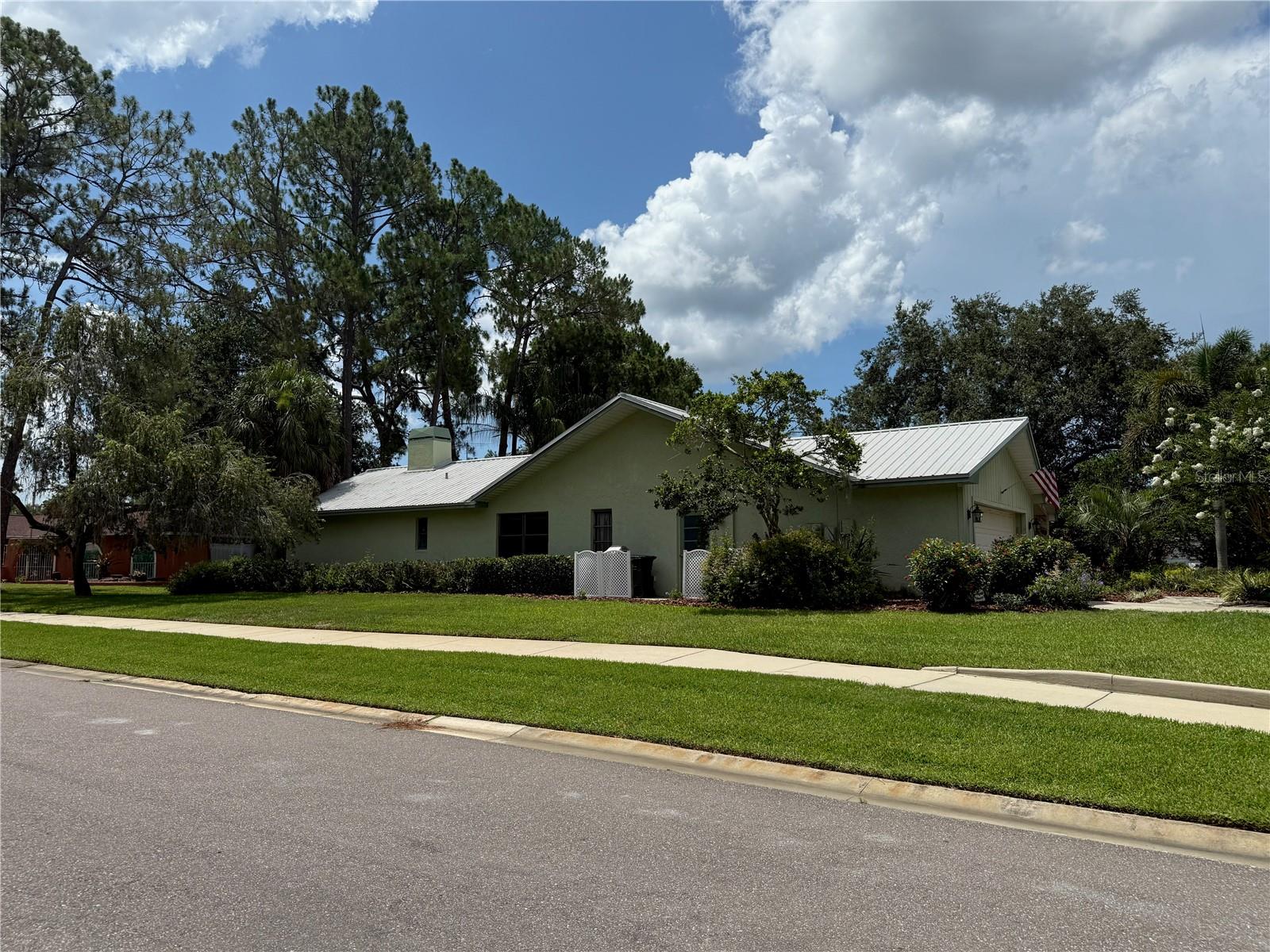 2215 Toniwood Ln Property Photo 2