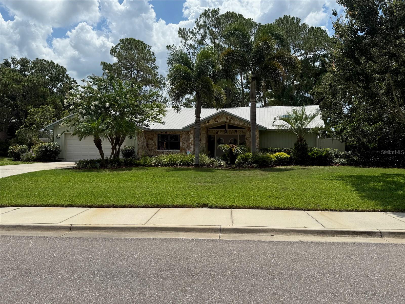 2215 Toniwood Ln Property Photo 3