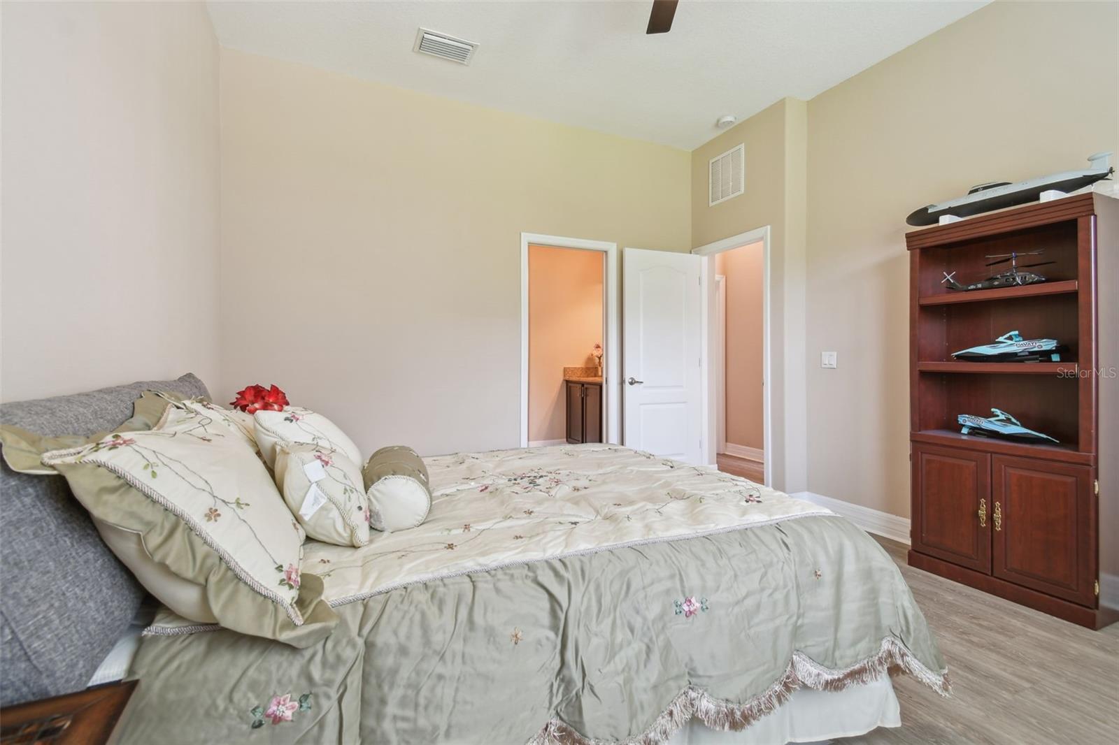2566 Lake Manor Dr Property Photo 33