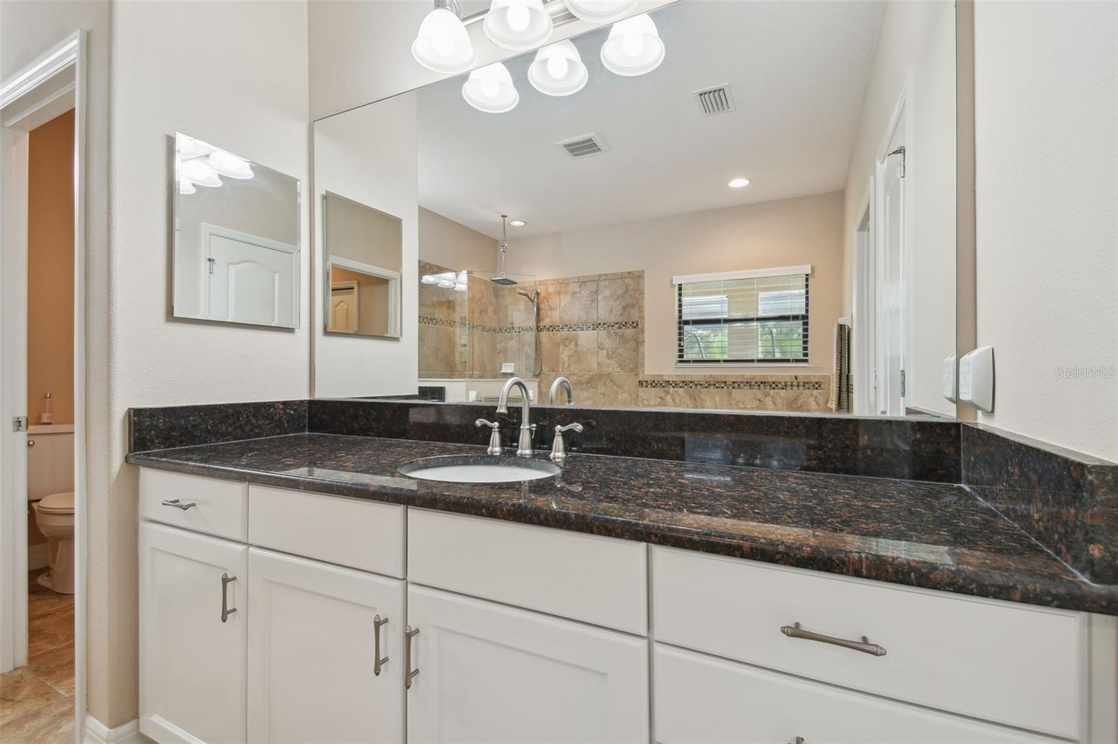 2566 Lake Manor Dr Property Photo 45