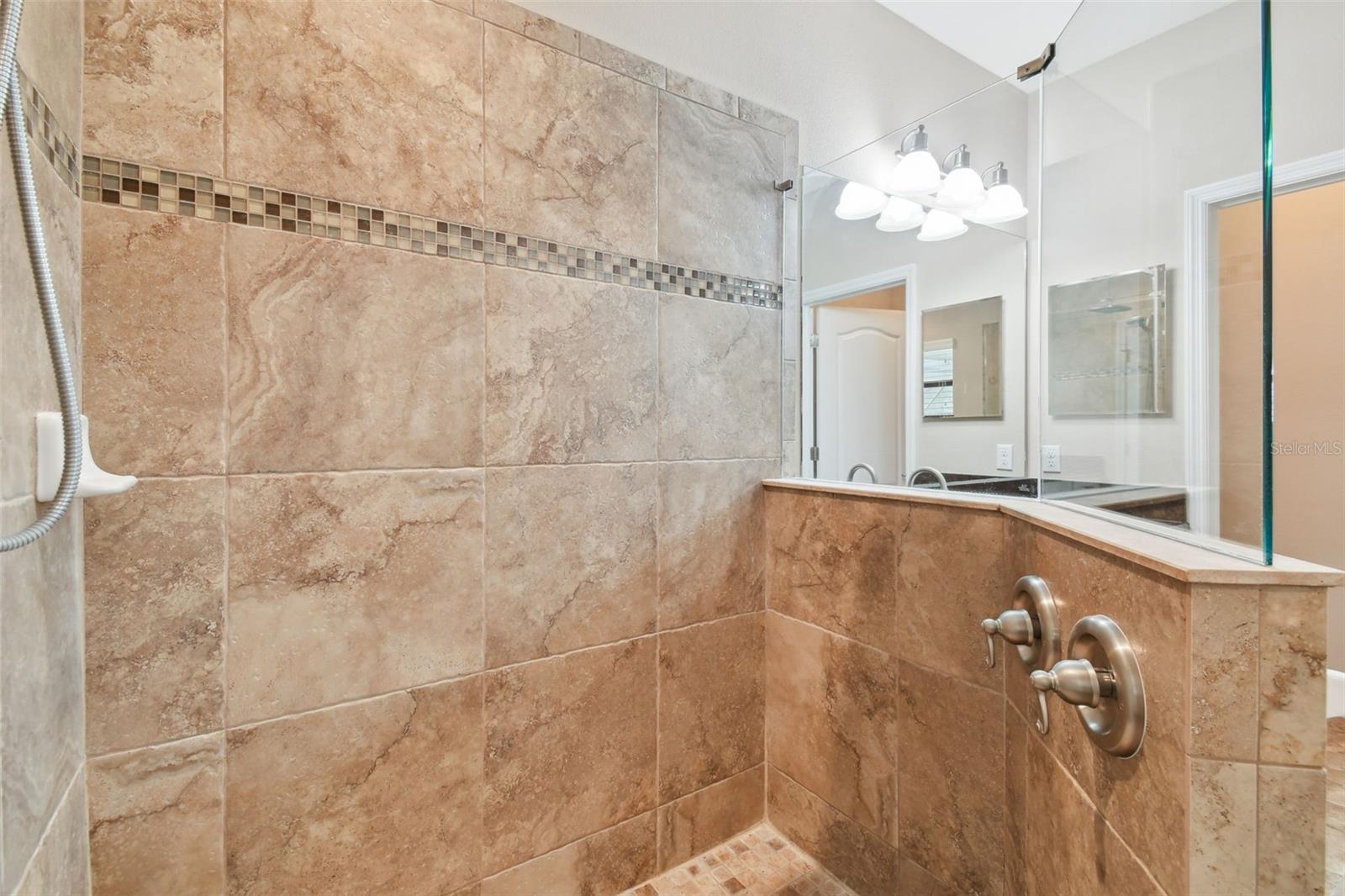 2566 Lake Manor Dr Property Photo 48