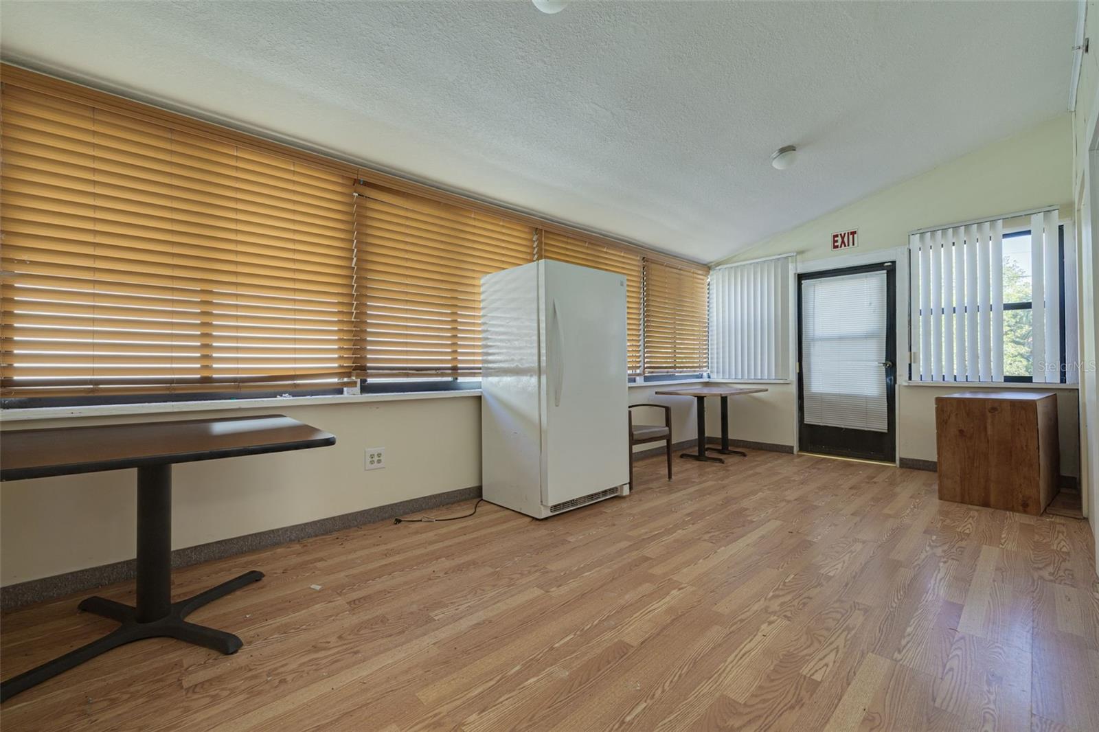 220 Scotland St Property Photo 13