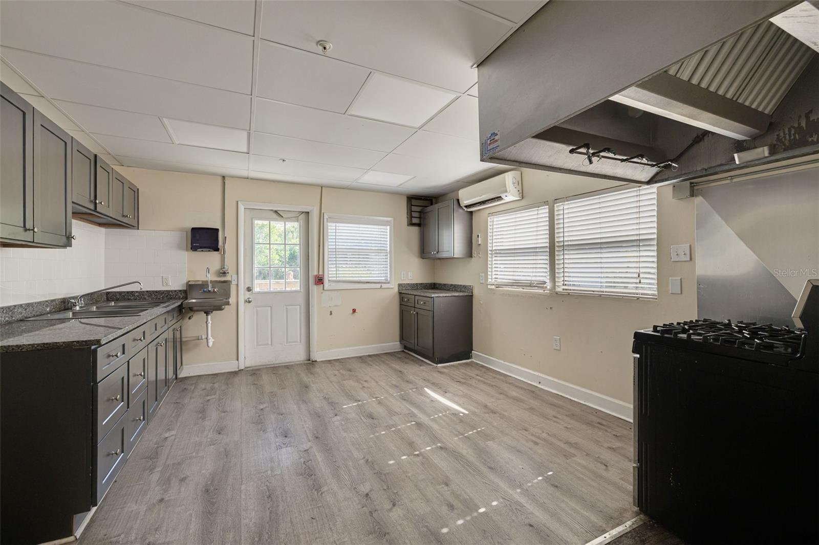 220 Scotland St Property Photo 14