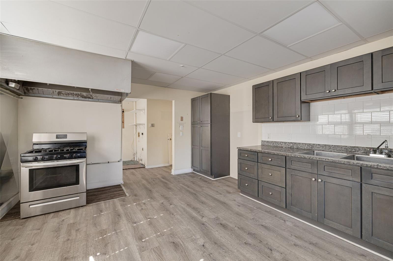 220 Scotland St Property Photo 15