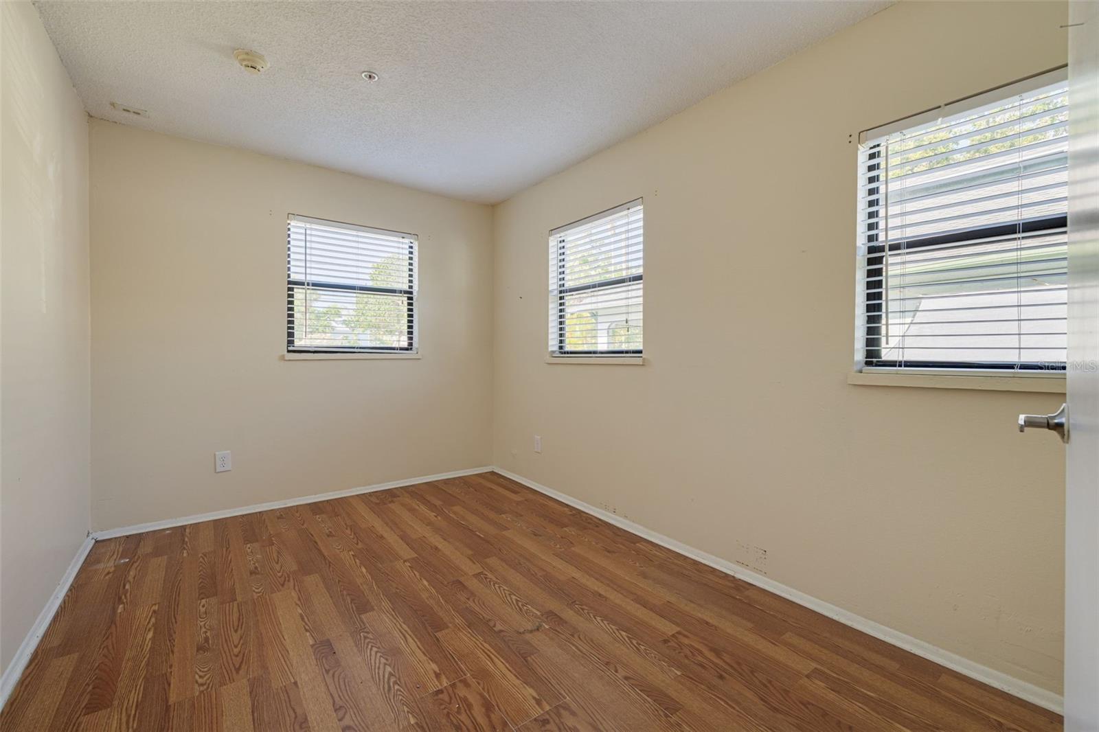 220 Scotland St Property Photo 22
