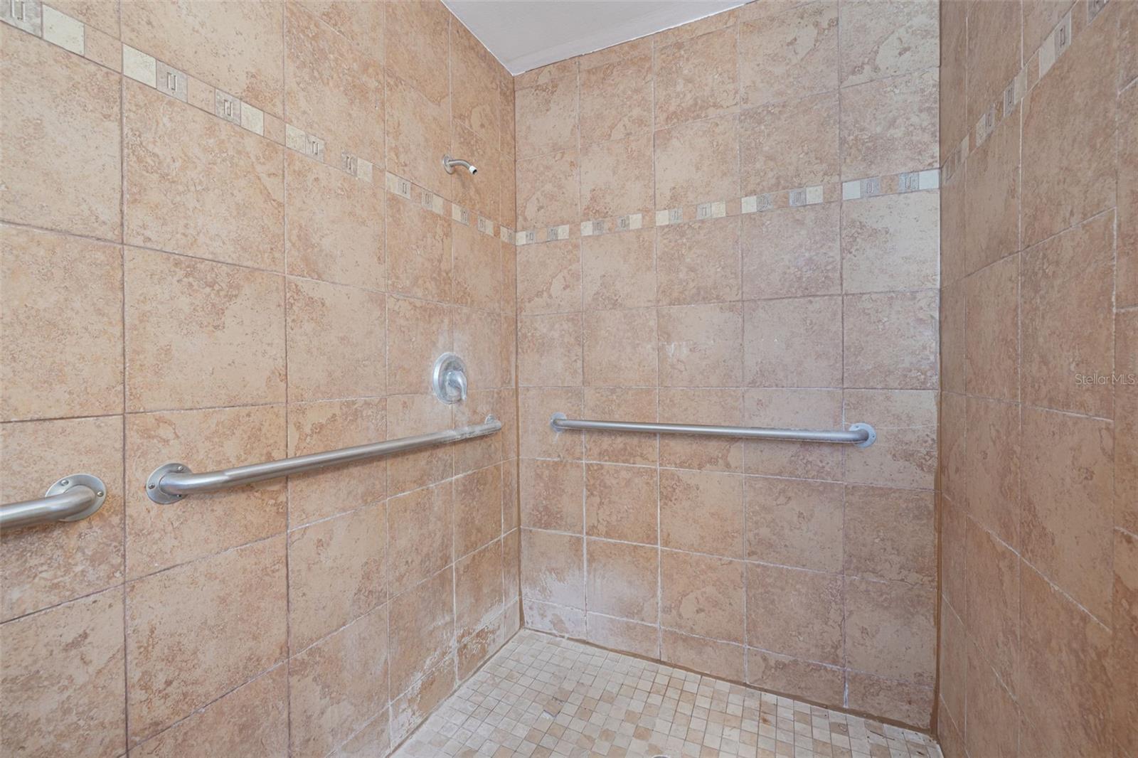 220 Scotland St Property Photo 24